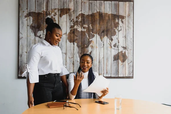 Two Businesswomen Meeting Table Modern Office — Stock Photo, Image