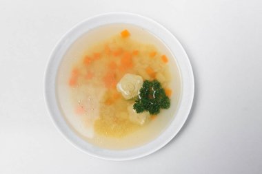 Köfte, sebze ve dereotlu fasulye çorbası.