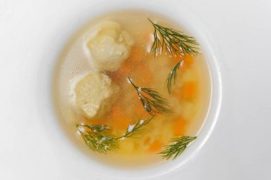 Köfte, sebze ve dereotlu fasulye çorbası.