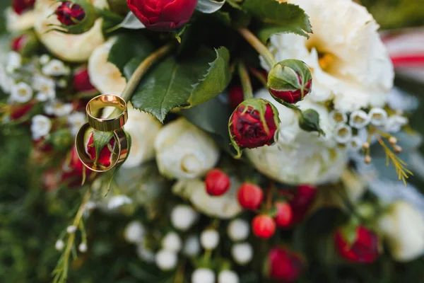 Krásná Svatební Kytice Nevěsty Svatební Květiny Čerstvé Růžové Růže Alstroemeria — Stock fotografie