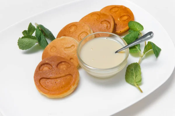 Menu Anak Anak Pancake Dengan Saus Manis — Stok Foto