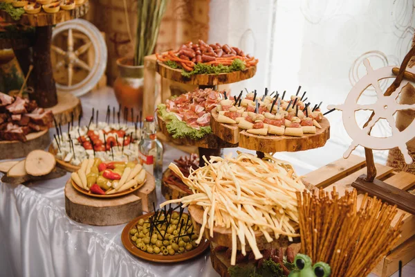 Masové Sýrové Předkrmy Antipasti Catering Talíř Různými Masnými Sýrovými Výrobky — Stock fotografie