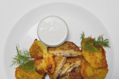 Ekşi kremalı patatesli gözleme.