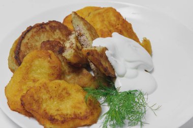 Ekşi kremalı patatesli gözleme.