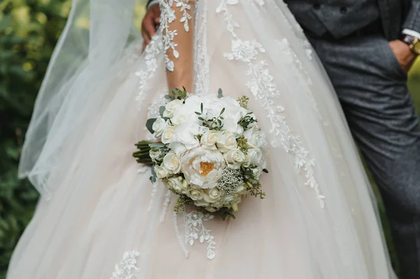 Mariée Tenant Grand Bouquet Mariage Lors Cérémonie Mariage — Photo