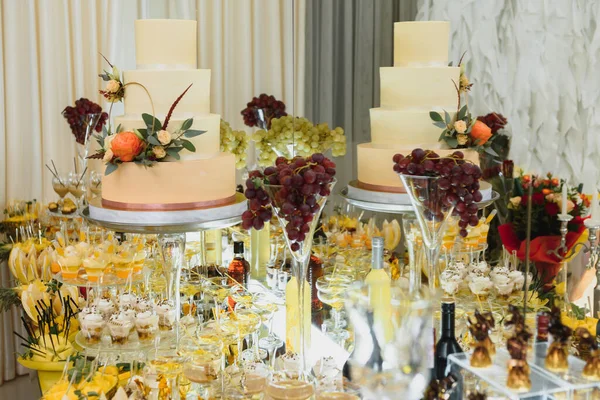 Wonderful Wedding Cake Detail Flowers Look Real Really Edible Sugar — Stock Photo, Image