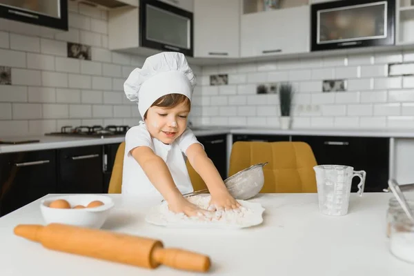 Boy Cook Hat Sitting Kitchen Counter Little Boy Kitchen — Stock Photo, Image