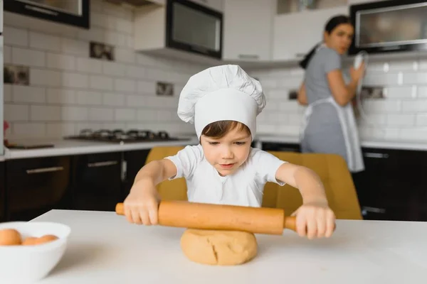 Mãe Feliz Filho Pequeno Cozinha Tempo Feliz União — Fotografia de Stock