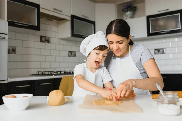 Giovane Madre Figlio Cucina Facendo Biscotti — Foto Stock