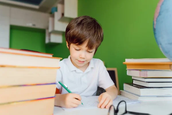 Educação Infância Pessoas Lição Casa Conceito Escolar Menino Estudante Sorridente — Fotografia de Stock