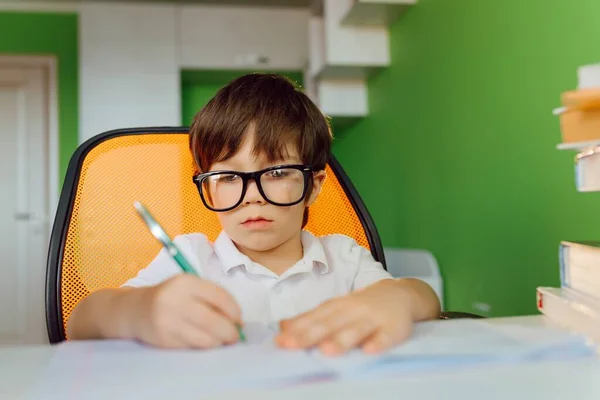 Quédate Casa Aprendizaje Línea Aprendizaje Distancia Concepto Autocuarentena Chico Empezar — Foto de Stock