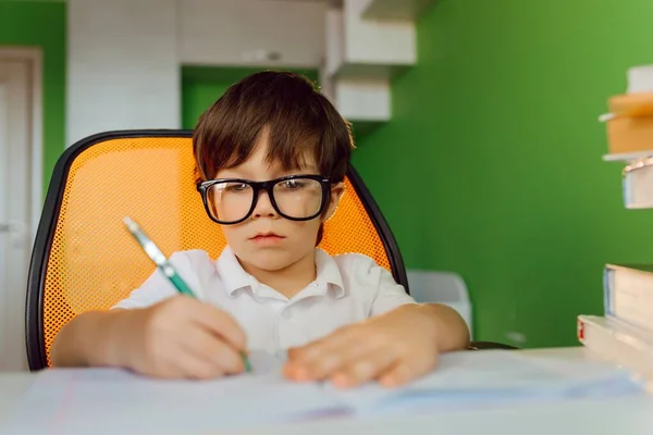 Ragazzo Sta Studiando Casa Durante Quarantena Covid Apprendimento Distanza Online — Foto Stock