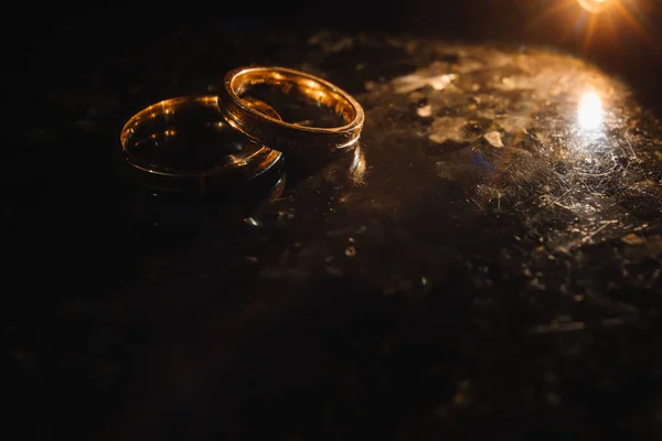 Hermosos Anillos Boda Una Buena Luz — Foto de Stock