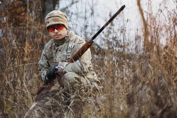 Male Hunter Gun While Sitting Takes Aim Forest Concept Successful — Stock Photo, Image