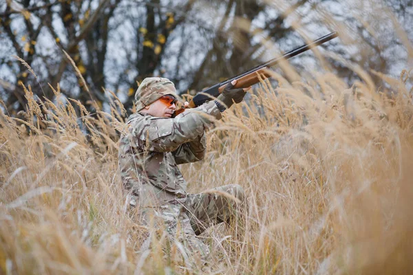 Hunting Permit Man Brutal Gamekeeper Nature Background Hunter Spend Leisure — Stock Photo, Image