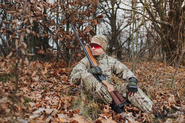 Chasseur Vise Bête Sauvage Dans Forêt Concept Chasse — Photo