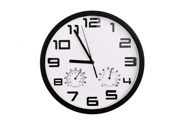 흰색으로 흑백의 시계입니다 아라비아 숫자가 시계는 55를나타낸다 — 스톡 사진