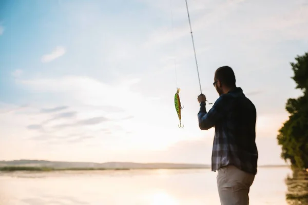 Joven Pescando Salida Del Sol Brumoso — Foto de Stock