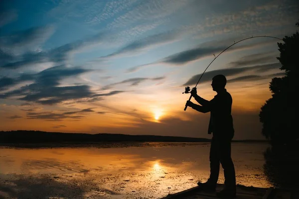 Pesca Girando Atardecer Silueta Pescador — Foto de Stock