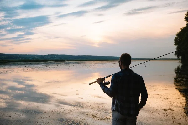 Fiskare Siluett Fiske Vid Solnedgången Sötvattensfiske Fångst Fisk — Stockfoto