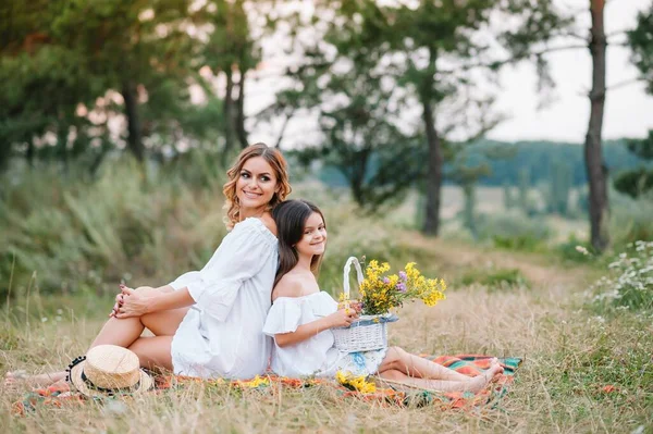 Genç Anne Kızı Anneler Günü Nde Iyi Eğlenceler — Stok fotoğraf