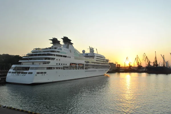 Nave Crociera Lusso Partenza Porto All Alba — Foto Stock