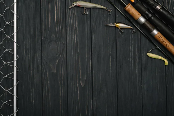 Aparejos Pesca Pesca Spinning Anzuelos Señuelos Sobre Fondo Madera Oscura — Foto de Stock