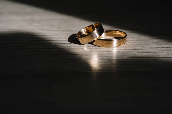 Eheringe Zwei Eheringe Für Das Brautpaar — Stockfoto