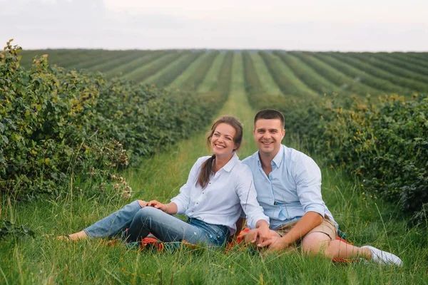 Amar Chico Chica Caminando Nature Concept Historia Amor Aire Libre — Foto de Stock