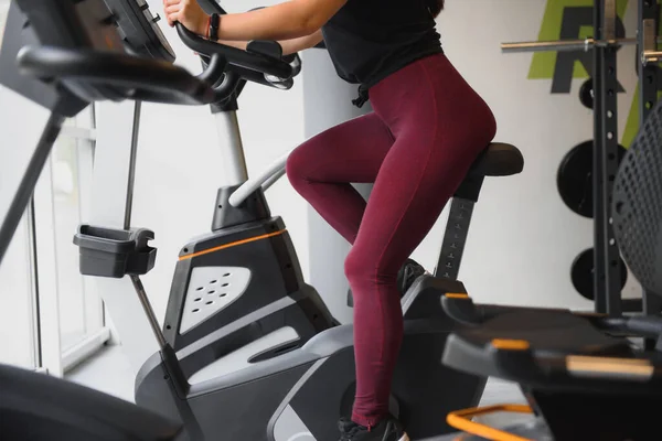 Kvinnan Sprang Löpbandet Gymmet — Stockfoto