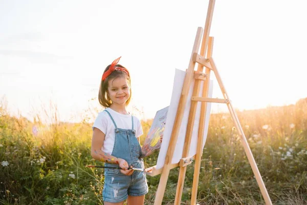 Educação Escola Arte Conceito Painitng Quadro Pintura Menina Estudante — Fotografia de Stock