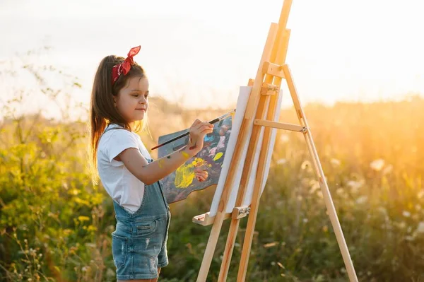 Educação Escola Arte Conceito Painitng Quadro Pintura Menina Estudante — Fotografia de Stock