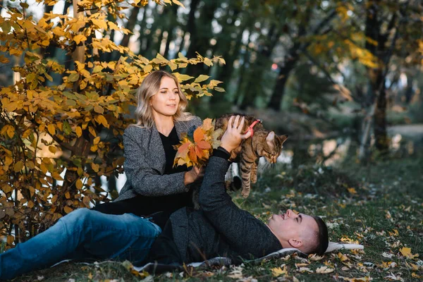Amour Relation Concept Famille Personnes Couple Souriant Amuser Dans Parc — Photo