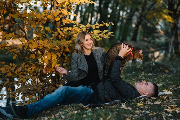 Love Relationship Family People Concept Smiling Couple Having Fun Autumn — Stock Photo, Image