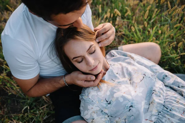 Une Fille Gars Marchent Dans Parc Portrait Couple Histoire Amour — Photo