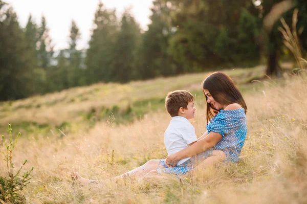 Mother Son Having Rest Vacation Mountains — Stock Photo, Image