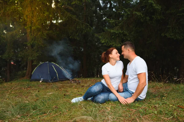Liebeskonzept Wanderromantik Verliebtes Paar Glücklich Entspannende Natur Hintergrund Sommerferien Freundin — Stockfoto