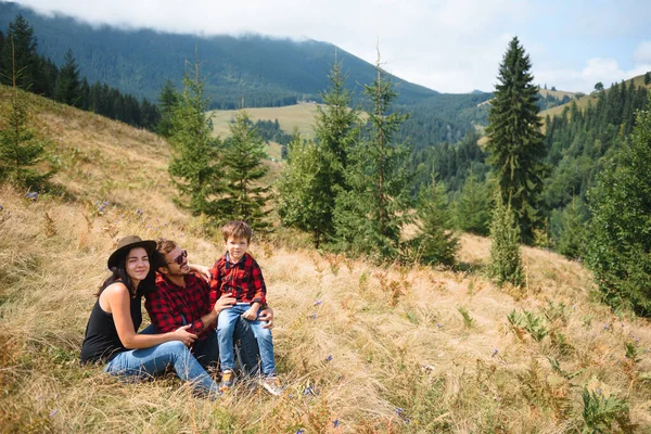 Ung Familj Aktiv Semester Bergen Res Till Bergen För Sommarsemester — Stockfoto