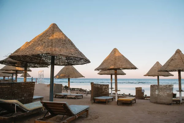 Liegestühle Und Strohschirme Strand Málaga Costa Del Sol Andalusien Spanien — Stockfoto