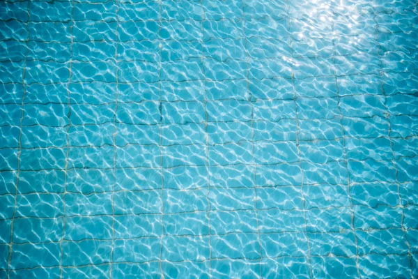 Ondas Água Fundo Piscina Azulejos Azul Vista Cima — Fotografia de Stock