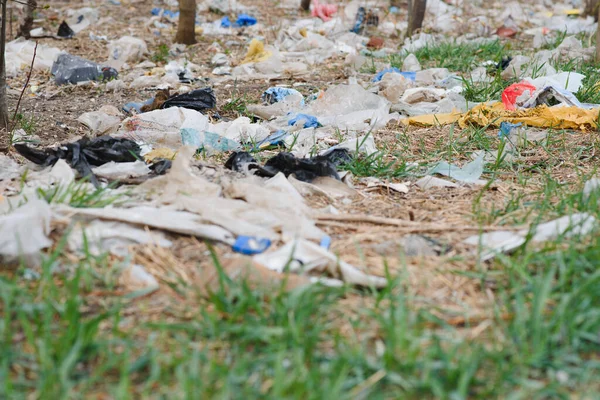 Σκουπίδια Χωματερή Σκουπιδιών Τοπίο Των Οικολογικών Ζημιών Μολυσμένη Πλαστικά Απορρίμματα — Φωτογραφία Αρχείου