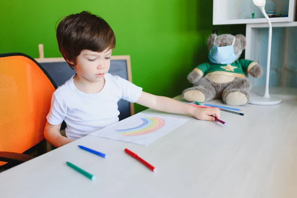 Child Drawing Depicting Colorful Rainbow Stay Home Social Media Campaign — Stock Photo, Image