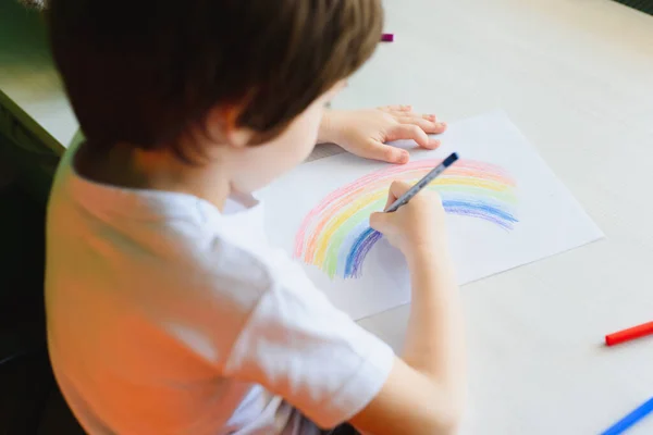 Παιδική Ζωγραφική Απεικόνιση Πολύχρωμο Ουράνιο Τόξο Μείνετε Στο Σπίτι Κοινωνική — Φωτογραφία Αρχείου