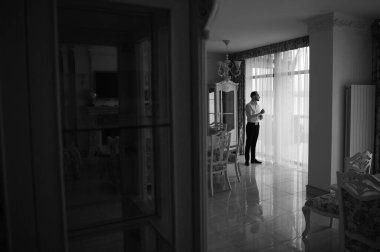 Damadın sabahı. Kol düğmeleri. Erkek gömleği