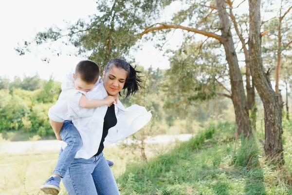 Happy Young Mother Playing Her Baby Park Green Lawn Happiness — Stock Photo, Image