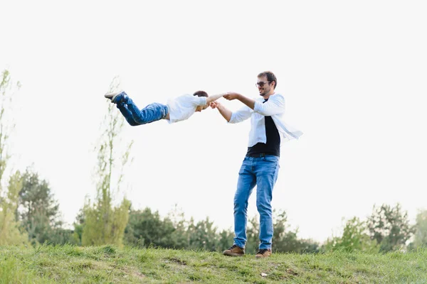 Feliz Tiempo Con Papá Concepto Diversión Familiar Hombre Barbudo Lindo — Foto de Stock