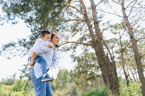 Stilish Mother Handsome Son Having Fun Nature Happy Family Concept — Stock Photo, Image