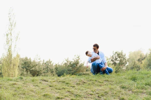 Feliz Tiempo Con Papá Concepto Diversión Familiar Hombre Barbudo Lindo — Foto de Stock