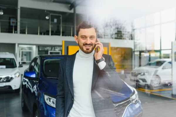 Geschäft Autoverkauf Konsum Und Menschen Konzept Glücklicher Mann Über Auto — Stockfoto