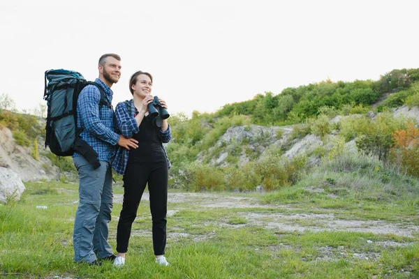 Ett Par Turister Tid Resa Stål Och Beundra Den Vackra — Stockfoto